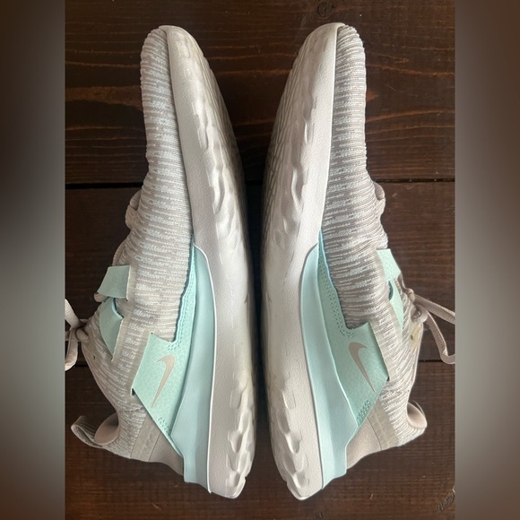 Women’s Nike Renew Arena Trainers Size 9 - Picture 2 of 7